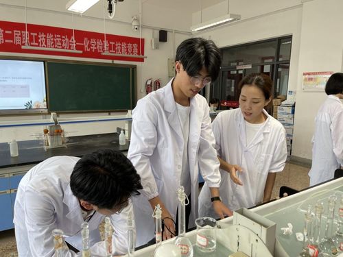 生物化工系黨支部陳潔老師開設黨員示范課 水中氟含量測定與生物化工產品技術研發